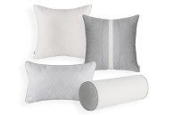 Poduszka dekoracyjna wałek boucle Lucent White