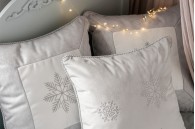 Srebrna poduszka zimowa Snowflake IV  50x50 cm