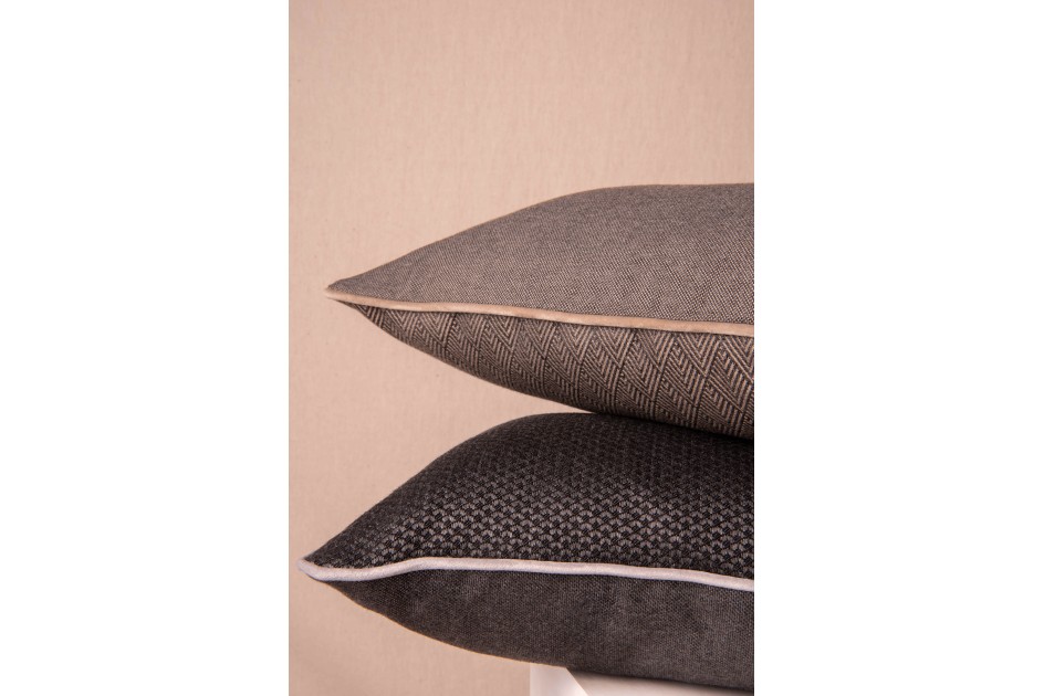 Poduszka dekoracyjna Carbon Scala 50 x 30 cm