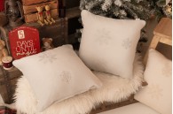 Welurowa srebrna poduszka zimowa Snowflake V 45x45cm