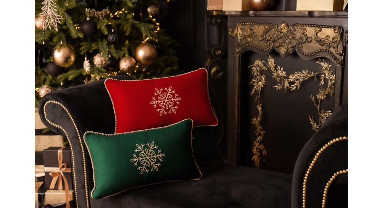 Czerwona poduszka zimowa Snowflake I 50 x 30 cm