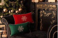 Czerwona poduszka zimowa Snowflake I 50 x 30 cm