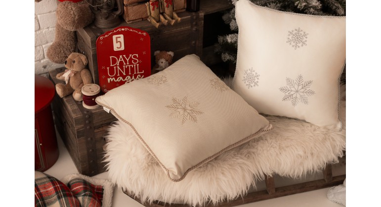 Biała poduszka zimowa Snowflake VII  45x45 cm