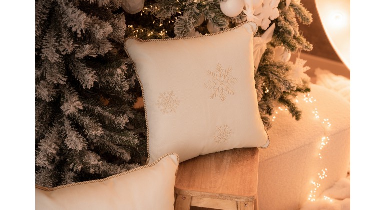 Beżowa poduszka zimowa Snowflake VIII 45x45 cm