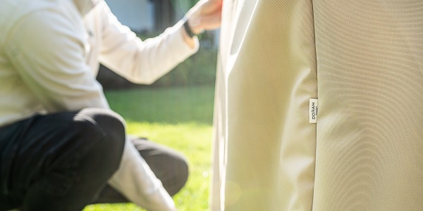 "Płaszcz ochronny" dla mebli tarasowych - jakie parametry pokrowców zapewnią bezpieczeństwo w zimowe dni