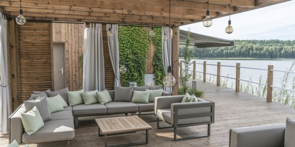 Powody, dla których warto zainwestować w meble ogrodowe premium