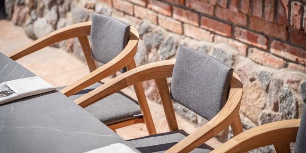 Jak wybrać meble ogrodowe idealne do twojego ogrodu?