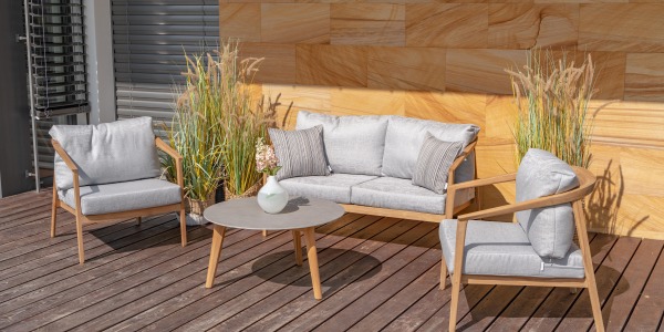 Gdzie kupić meble ogrodowe? Od producenta czy z marketu?