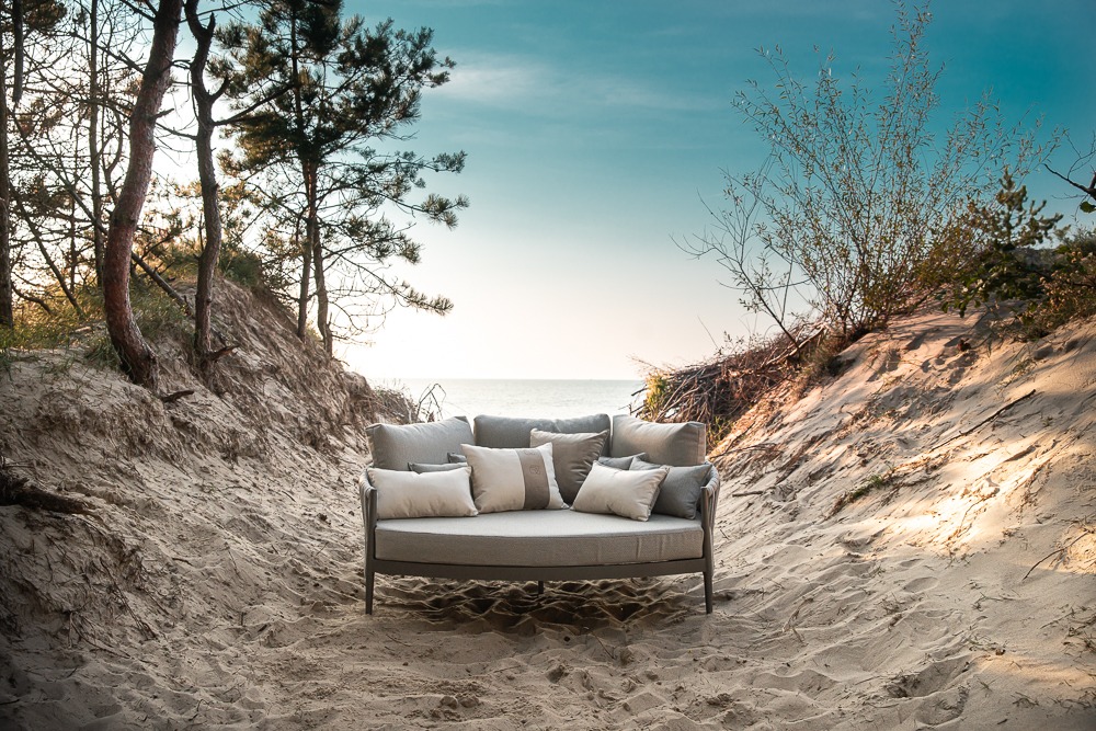 Własny ogród jak z turystycznej broszury - na co zwrócić uwagę, wybierając meble na taras?